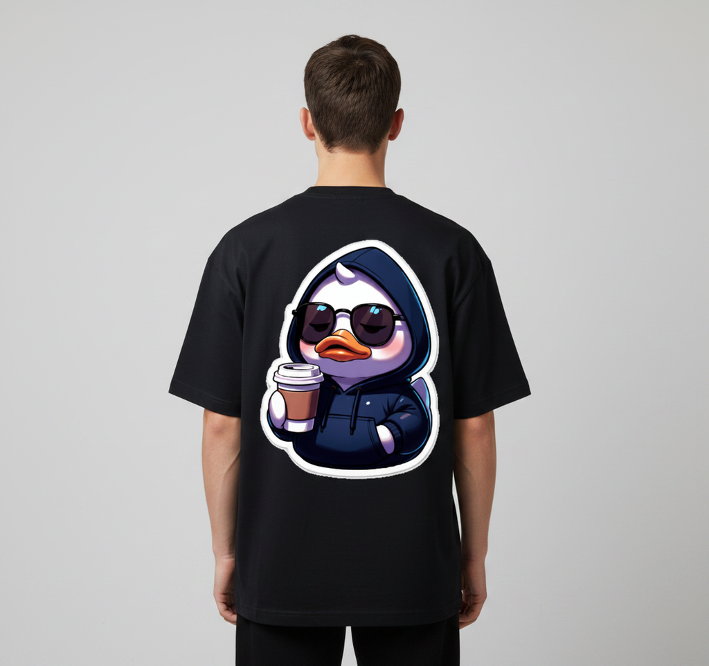 модел с черна oversized тениска 359OG Hood Duck, изглед отзад