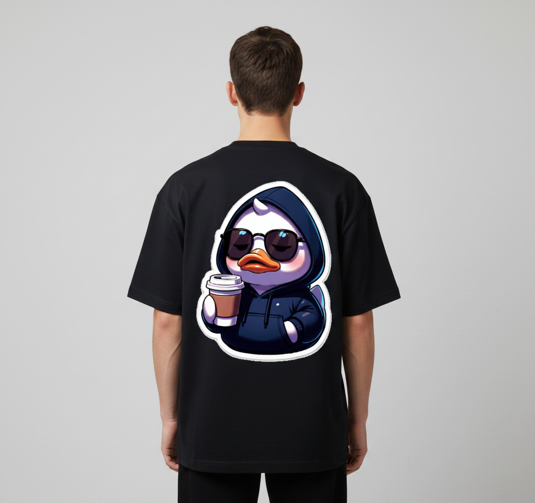 модел с черна oversized тениска 359OG Hood Duck, изглед отзад